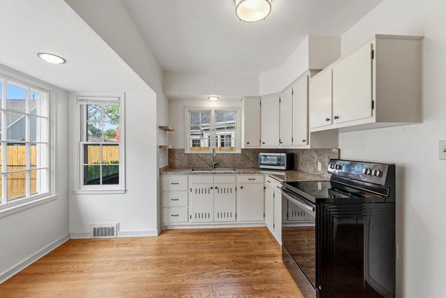 215 W Saveland AVENUE, Milwaukee, WI 53207