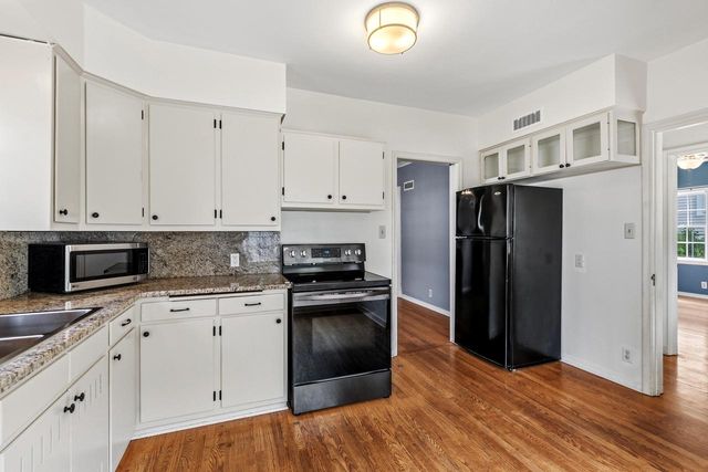 215 W Saveland AVENUE, Milwaukee, WI 53207