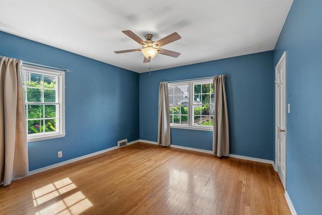 215 W Saveland AVENUE, Milwaukee, WI 53207