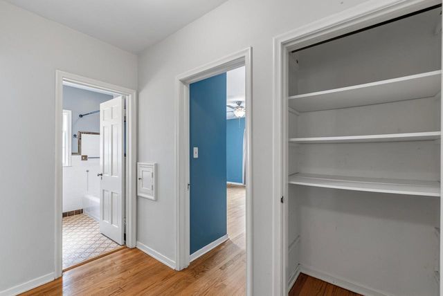215 W Saveland AVENUE, Milwaukee, WI 53207