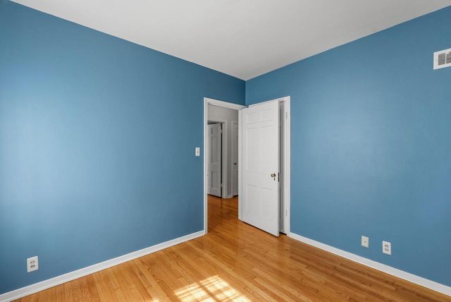 215 W Saveland AVENUE, Milwaukee, WI 53207