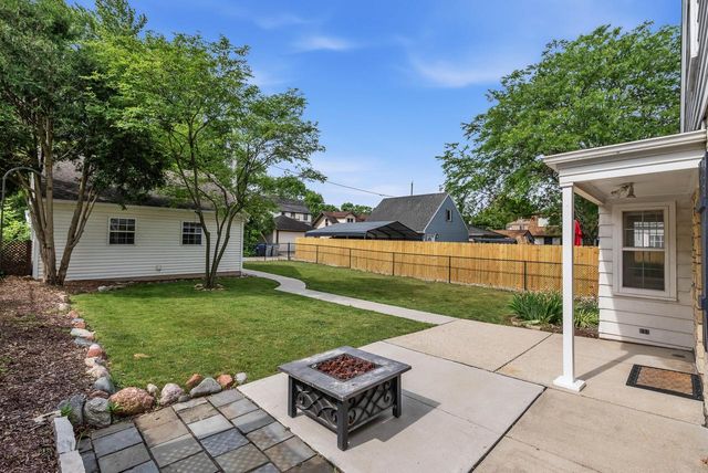 215 W Saveland AVENUE, Milwaukee, WI 53207
