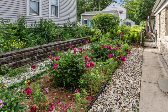 215 W Saveland AVENUE, Milwaukee, WI 53207
