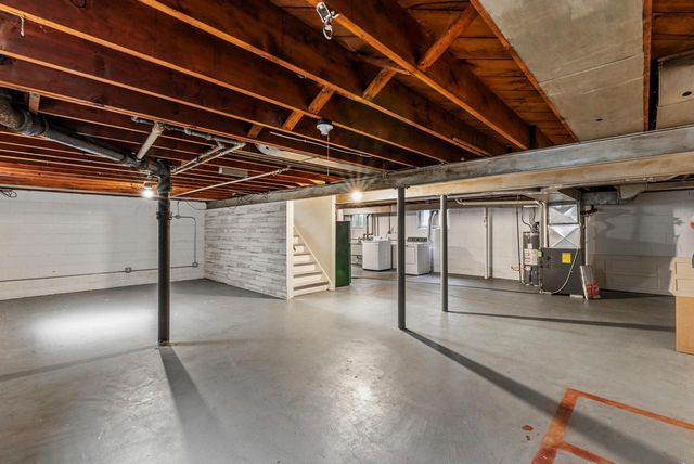 215 W Saveland AVENUE, Milwaukee, WI 53207