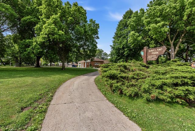 215 W Saveland AVENUE, Milwaukee, WI 53207