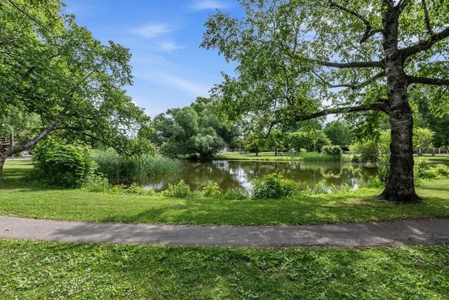 215 W Saveland AVENUE, Milwaukee, WI 53207