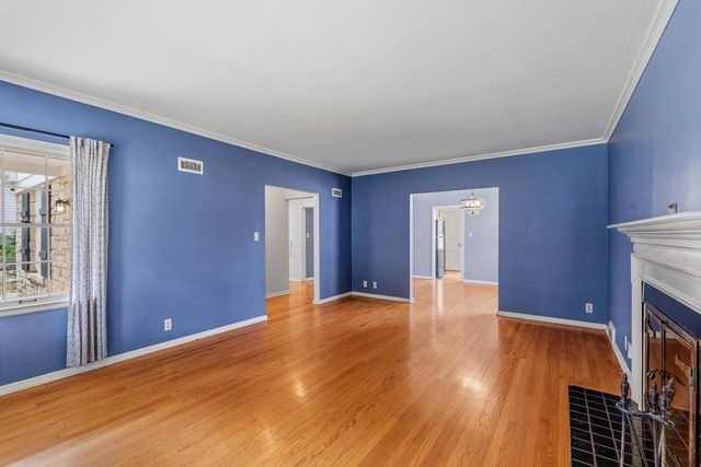 215 W Saveland AVENUE, Milwaukee, WI 53207