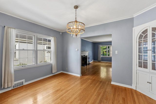 215 W Saveland AVENUE, Milwaukee, WI 53207