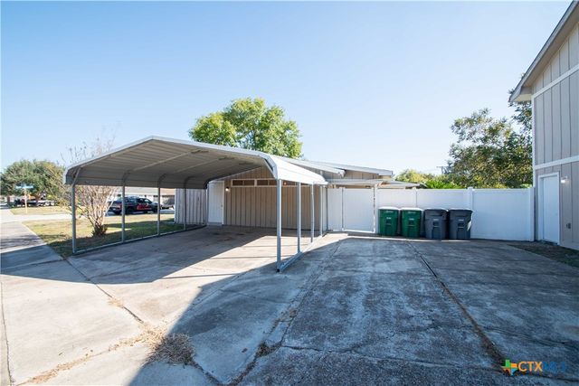 701 Gardenia Lane, Victoria, TX 77904