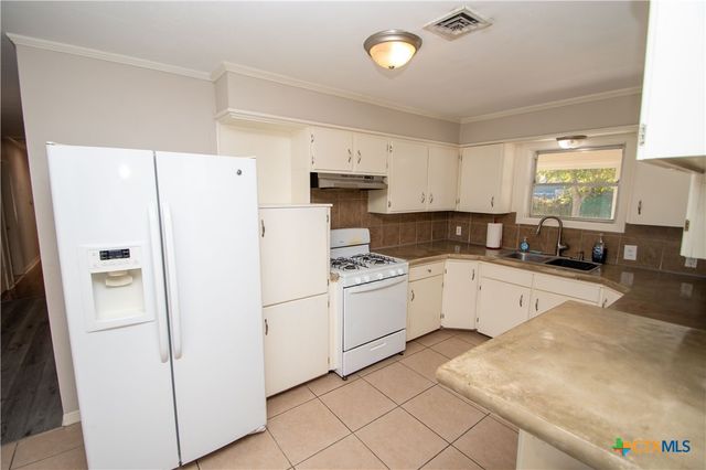 701 Gardenia Lane, Victoria, TX 77904