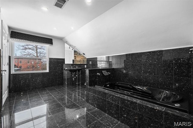 5257 Lindell Boulevard, St Louis, MO 63108