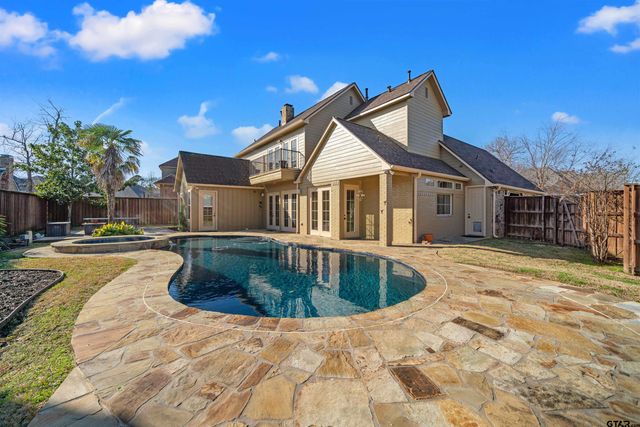 2305 Woodlands Dr., Tyler, TX 75703