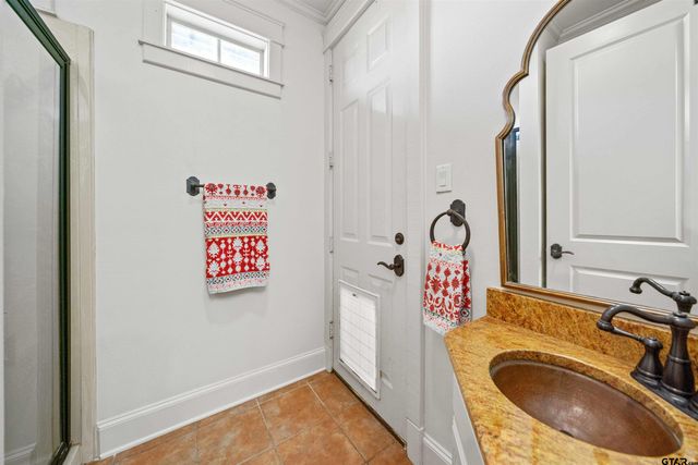 2305 Woodlands Dr., Tyler, TX 75703