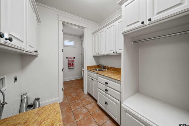 2305 Woodlands Dr., Tyler, TX 75703