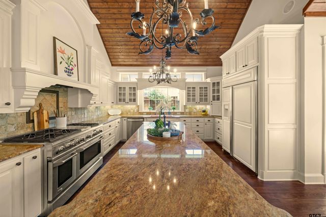 2305 Woodlands Dr., Tyler, TX 75703