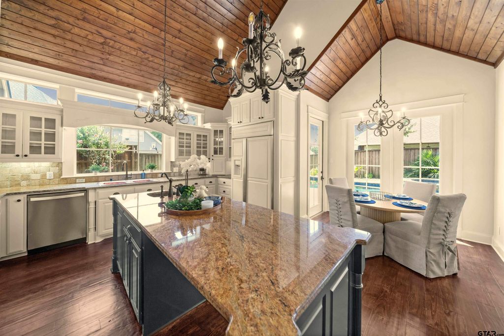 2305 Woodlands Dr., Tyler, TX 75703