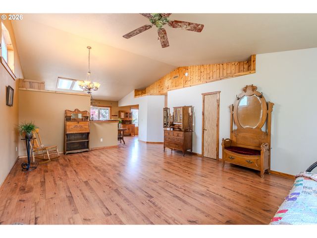 481 Se 43RD Cir, Troutdale, OR 97060