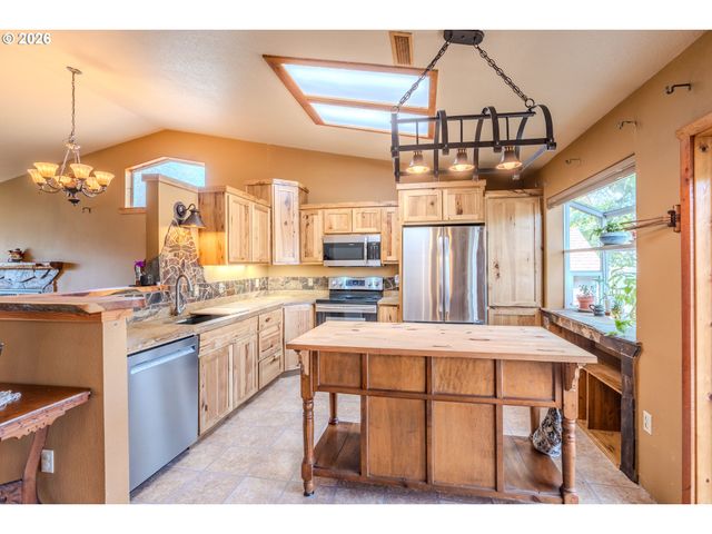 481 Se 43RD Cir, Troutdale, OR 97060