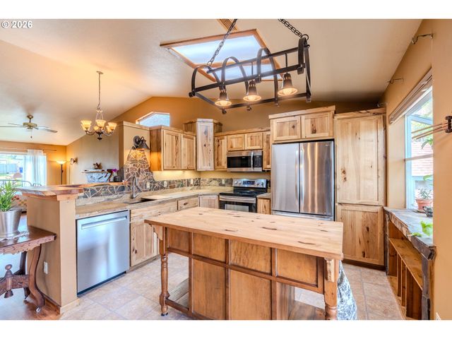 481 Se 43RD Cir, Troutdale, OR 97060