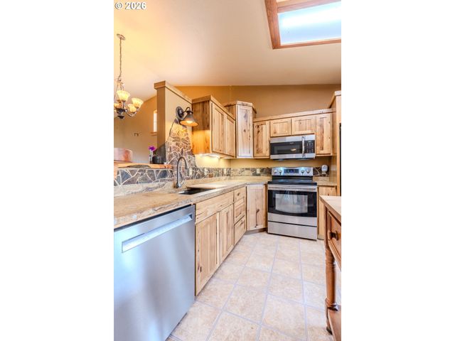 481 Se 43RD Cir, Troutdale, OR 97060