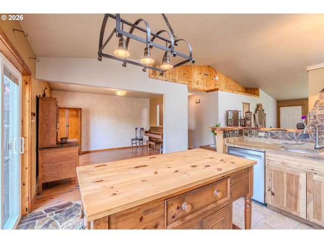 481 Se 43RD Cir, Troutdale, OR 97060