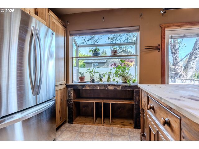 481 Se 43RD Cir, Troutdale, OR 97060