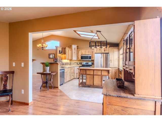 481 Se 43RD Cir, Troutdale, OR 97060