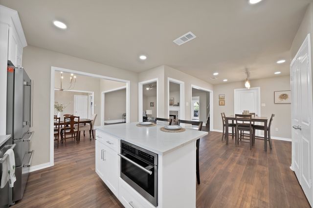 2814 Marquis Circle E, Arlington, TX 76016