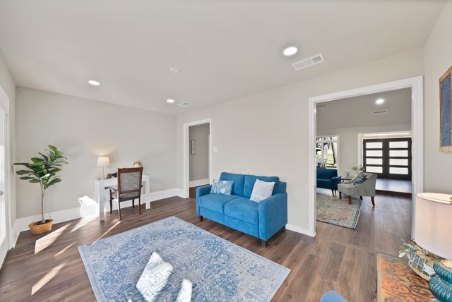 2814 Marquis Circle E, Arlington, TX 76016