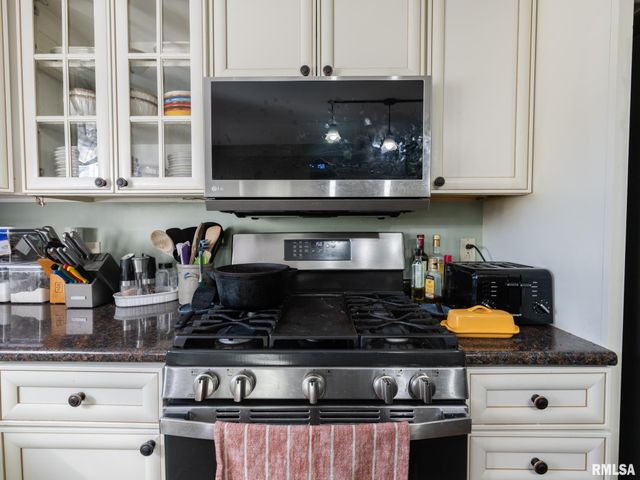 820 W SHENANDOAH Drive, Peoria, IL 61614