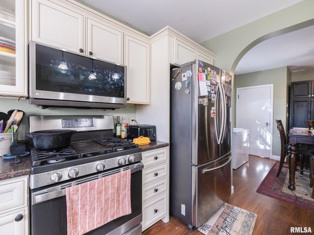 820 W SHENANDOAH Drive, Peoria, IL 61614