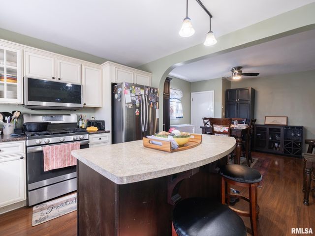 820 W SHENANDOAH Drive, Peoria, IL 61614