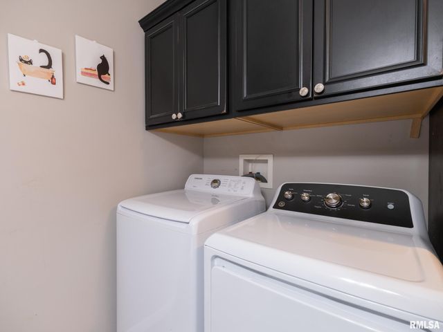 820 W SHENANDOAH Drive, Peoria, IL 61614