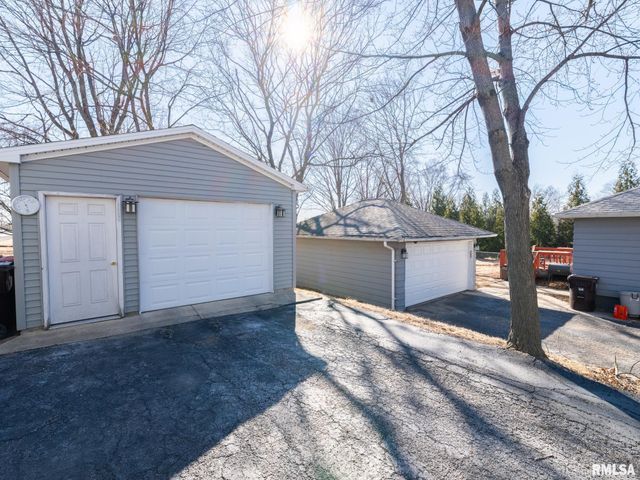 820 W SHENANDOAH Drive, Peoria, IL 61614