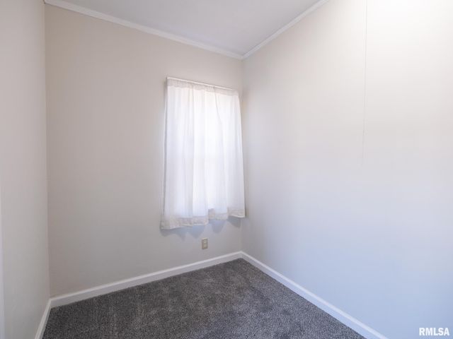 820 W SHENANDOAH Drive, Peoria, IL 61614