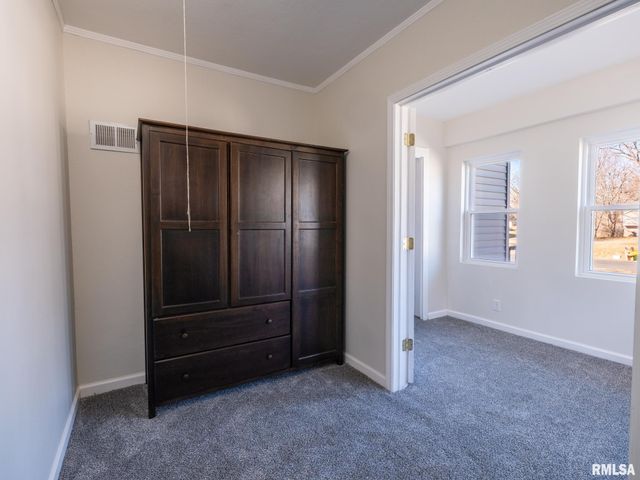 820 W SHENANDOAH Drive, Peoria, IL 61614