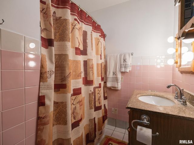 820 W SHENANDOAH Drive, Peoria, IL 61614