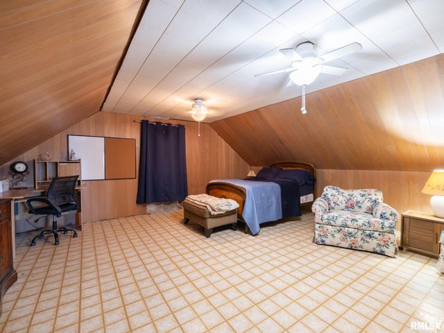 820 W SHENANDOAH Drive, Peoria, IL 61614