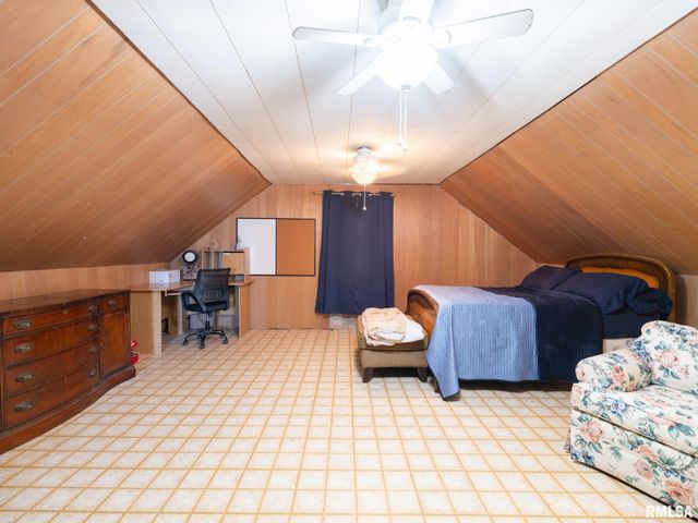 820 W SHENANDOAH Drive, Peoria, IL 61614