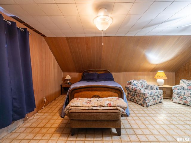 820 W SHENANDOAH Drive, Peoria, IL 61614