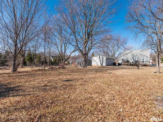 820 W SHENANDOAH Drive, Peoria, IL 61614