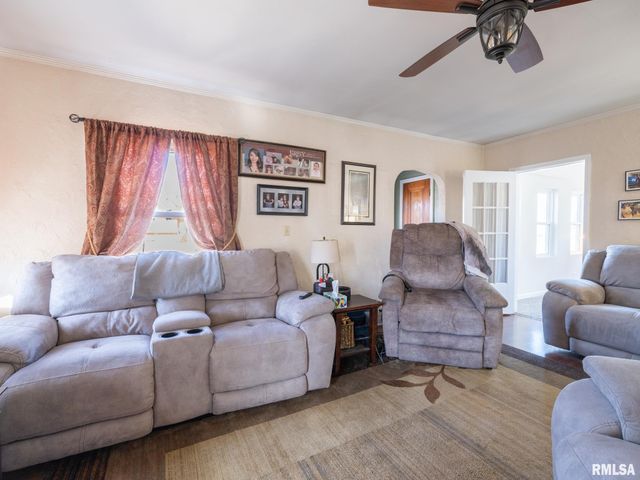 820 W SHENANDOAH Drive, Peoria, IL 61614