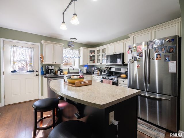 820 W SHENANDOAH Drive, Peoria, IL 61614