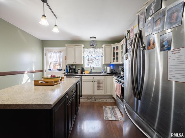 820 W SHENANDOAH Drive, Peoria, IL 61614