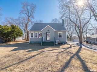 820 W SHENANDOAH Drive, Peoria, IL 61614