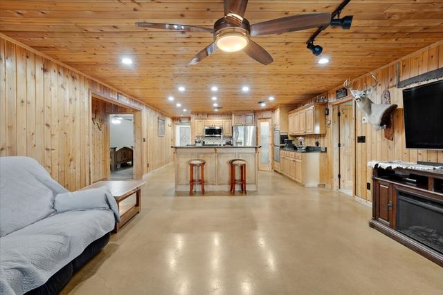 2898 County Road 4720, Leonard, TX 75452
