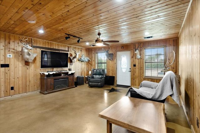 2898 County Road 4720, Leonard, TX 75452