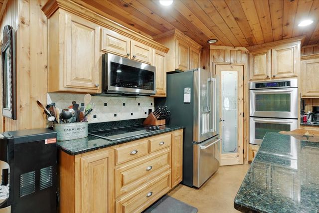 2898 County Road 4720, Leonard, TX 75452