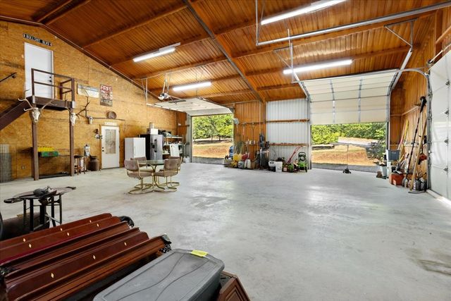 2898 County Road 4720, Leonard, TX 75452