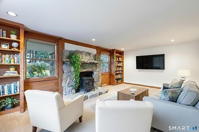 1 Long Wall Road, Redding, CT 06896